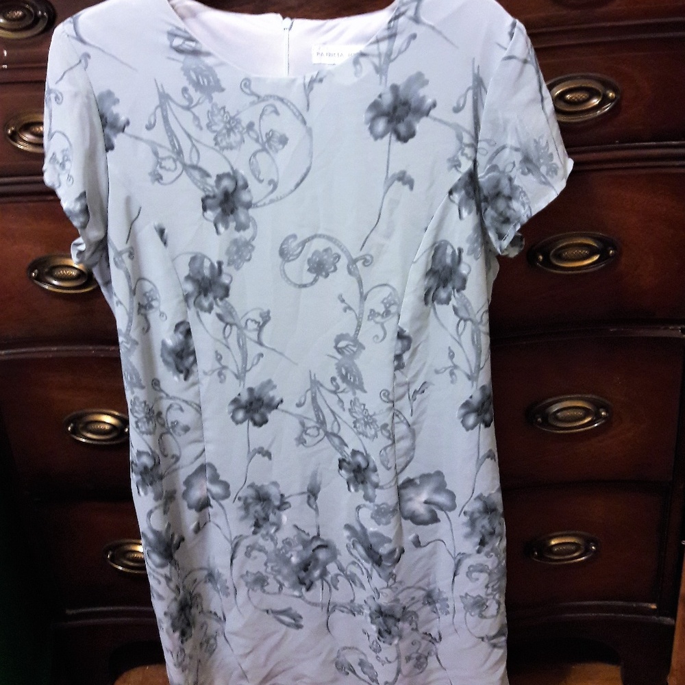2/$15 Silver Gray Floral Print Sz 14 Petite Dress
